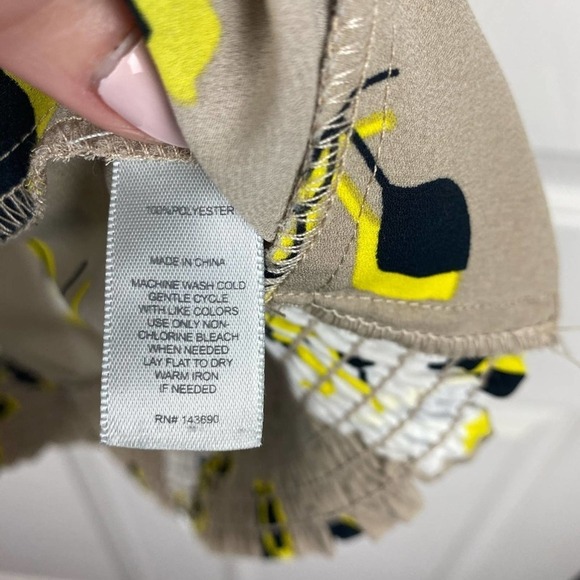 Larry Levine Cross Front Rose Print Sleeveless Top - Picture 3 of 7